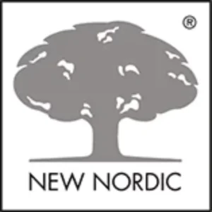 Jaunais „Nordic“ logotips ar sudraba koka simbolu.