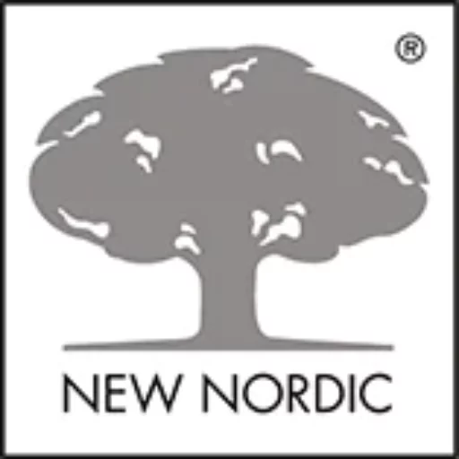 Jaunais „Nordic“ logotips ar sudraba koka simbolu.