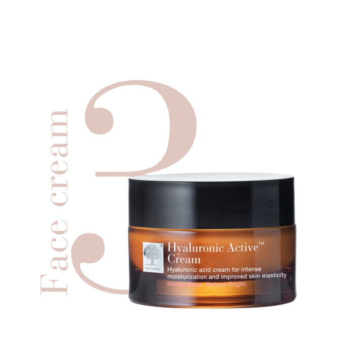 3. solis — „Hyaluronic Active™“ acu krēms, kas attēlots kā trešais solis ādas kopšanas rutīnā.