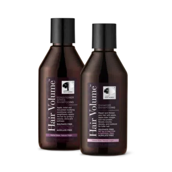 „New Nordic Hair Volume™“ šampūns un kondicionieris ar ābolu ekstraktu un aminoskābēm palīdz saglabāt apjomīgus un spīdošus matus.