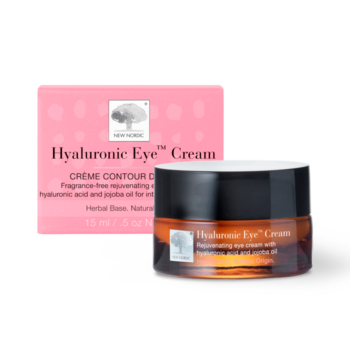 „New Nordic Hyaluronic Active™“ acu krēms mitrina, izlīdzina un izgaismo ādu ap acīm, pateicoties hialuronskābei, jojobas eļļai un smiltsērkšķiem.