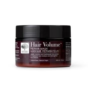 „New Nordic Hair Volume™“ atjaunojošās maskas attēls — dziļi baro un stiprina matus ar ābolu, kokosriekstu un rīsu proteīniem.