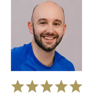 Magic Magnesium™ Malate 10 Vīrietis, kurš smaida, un zem viņa redzamas piecas zvaigznes.